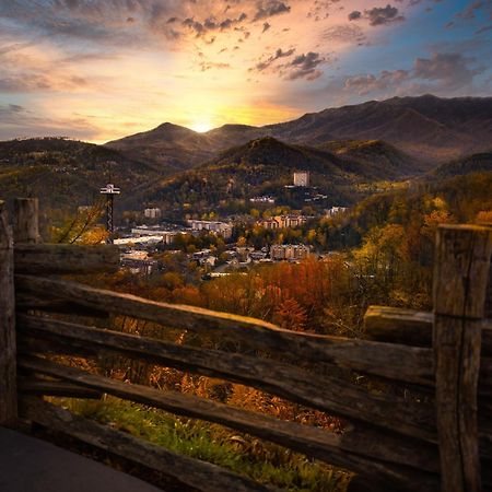 Majestic Splash- 8 Bedroom, Indoor Pool, Hot Tub, 1089 Free Tickets Each Paid Day, Dollywood Sevierville Buitenkant foto